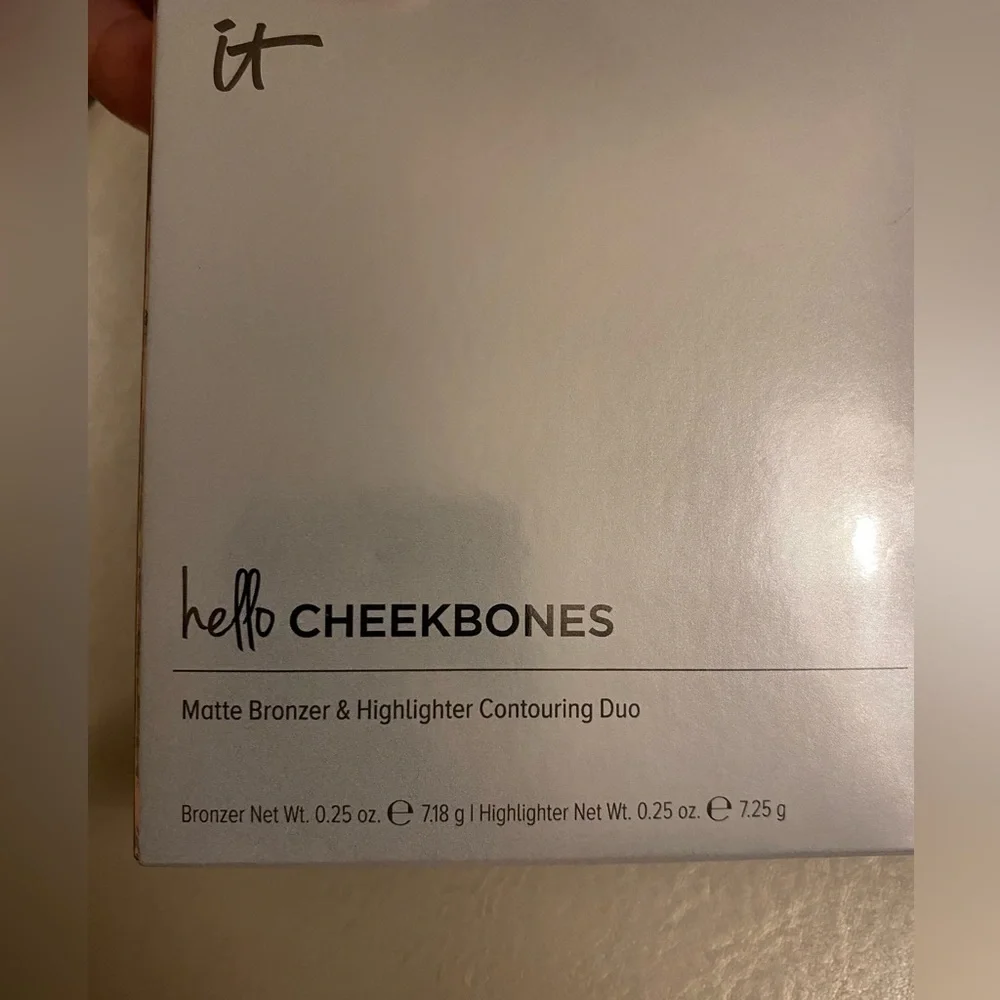 NIB IT Cosmetics contour, palette women’s make up brand new hello cheekbones‌‌‌‌